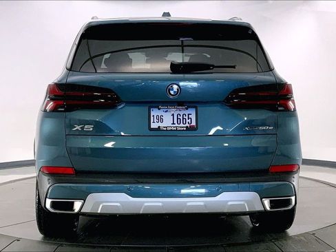 New 2026 BMW X5 xDrive50e w/ Climate Comfort Package image 3