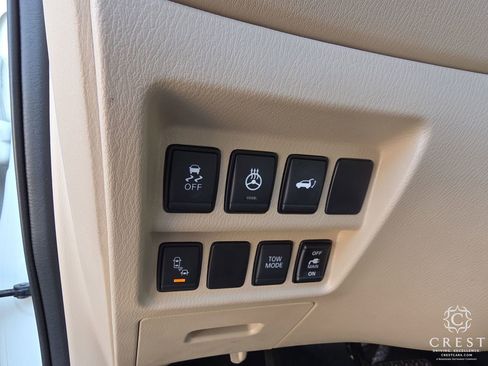 Used 2020 Nissan Pathfinder Platinum FWD image 11