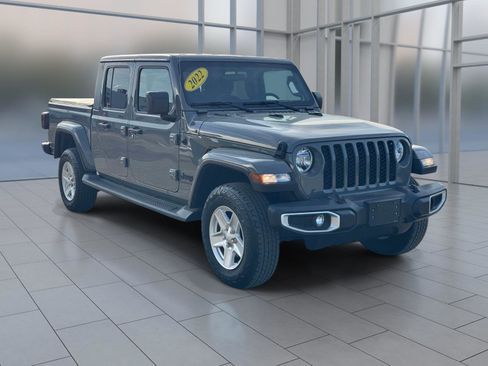 Used 2022 Jeep Gladiator Sport AWD/4WD image 2