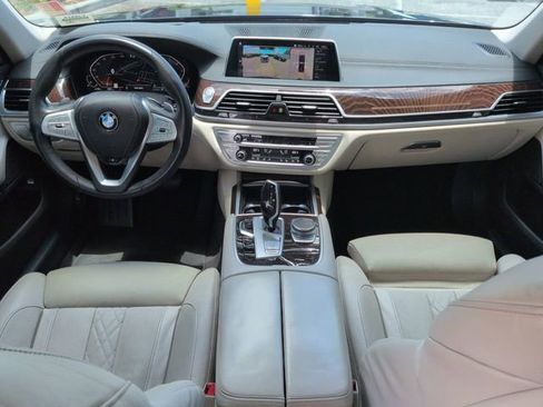 Used 2022 BMW 750i xDrive w/ Luxury Rear Seating Package AWD/4WD image 14