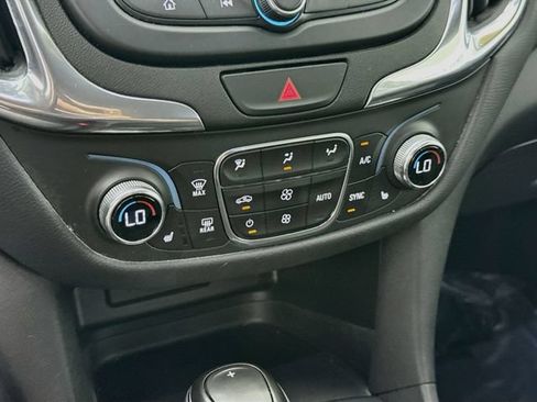 Used 2021 Chevrolet Equinox LT FWD image 16