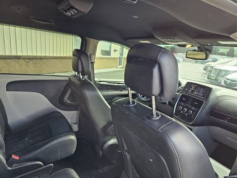 Used 2019 Dodge Grand Caravan SXT image 22