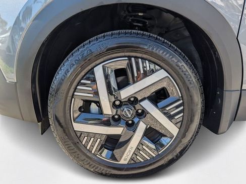 Used 2025 Nissan Kicks SV w/ SV Premium Package image 6