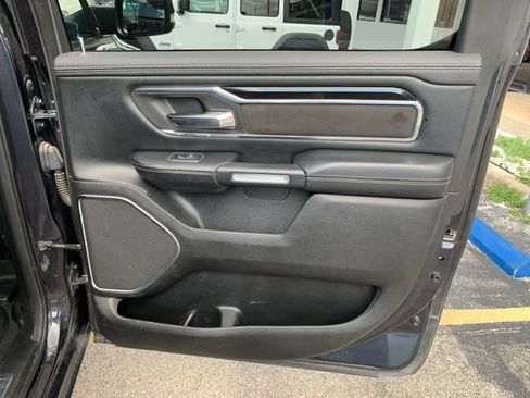 Used 2019 RAM 1500 Laramie AWD/4WD image 17
