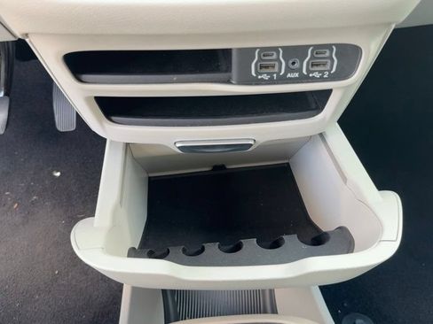 Used 2024 Chrysler Pacifica Touring-L FWD image 24