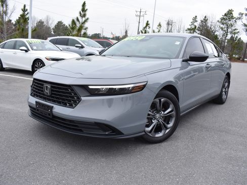 Certified 2025 Honda Accord SE image 5