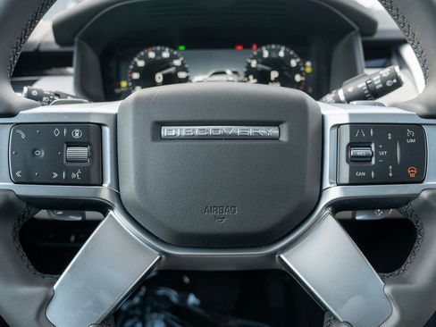 New 2025 Land Rover Discovery S image 14