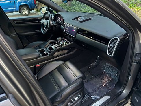 Used 2020 Porsche Cayenne S w/ Premium Package image 44