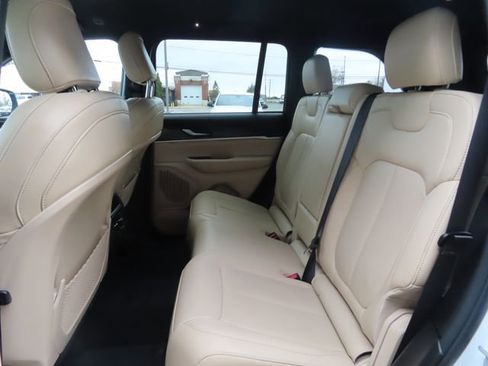 Used 2023 Jeep Grand Cherokee Limited AWD/4WD image 24