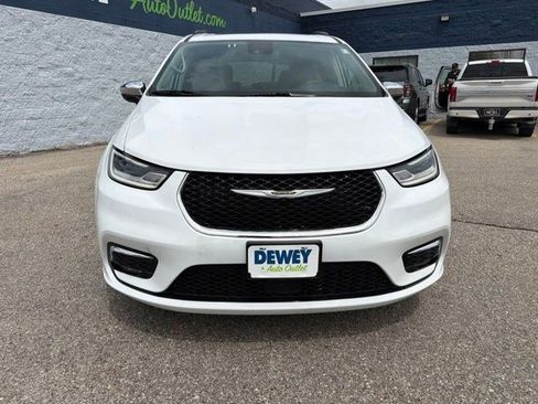 Used 2023 Chrysler Pacifica Limited FWD image 8