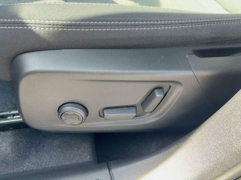 Certified 2024 Volvo XC40 B5 Core image 13