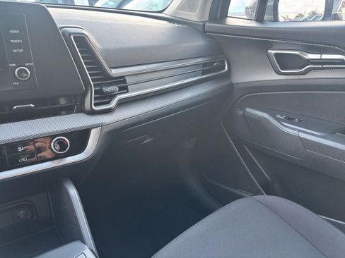 Used 2025 Kia Sportage LX image 34