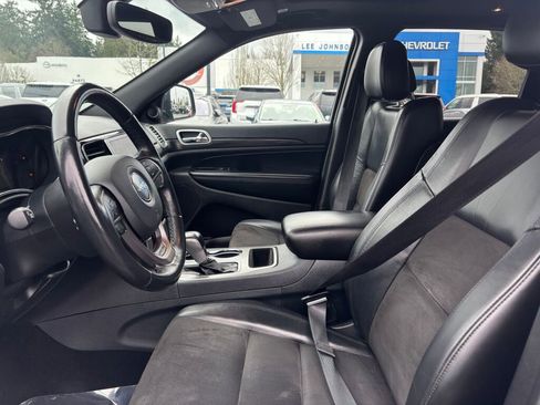 Used 2020 Jeep Grand Cherokee Altitude image 15