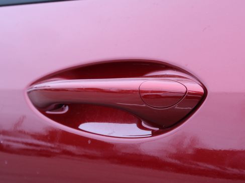 Used 2025 Chevrolet Trax RS w/ Sunroof Package image 20