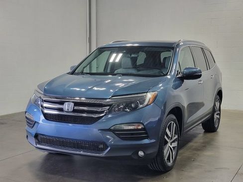 Used 2017 Honda Pilot Touring image 2