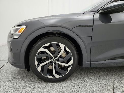 Used 2024 Audi Q8 e-tron Premium Plus AWD/4WD image 17