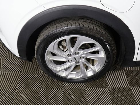 Used 2022 Chevrolet Bolt EUV LT w/ Comfort Package image 17