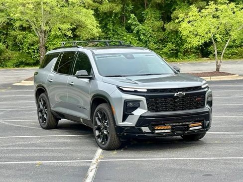 Used 2026 Chevrolet Traverse RS FWD image 11