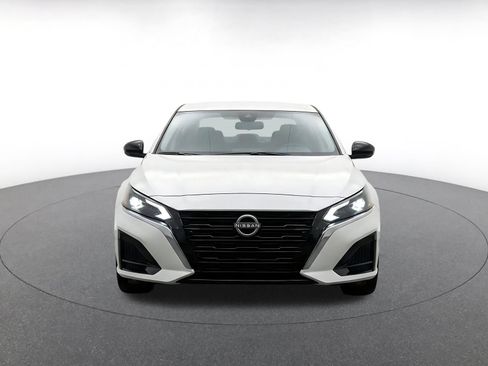Used 2025 Nissan Altima 2.5 SV FWD image 2