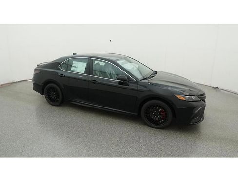 Used 2023 Toyota Camry SE w/ Convenience Package image 13