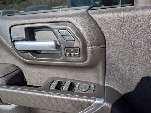 Used 2021 GMC Sierra 2500 AT4 w/ AT4 Premium Plus Package AWD/4WD image 17