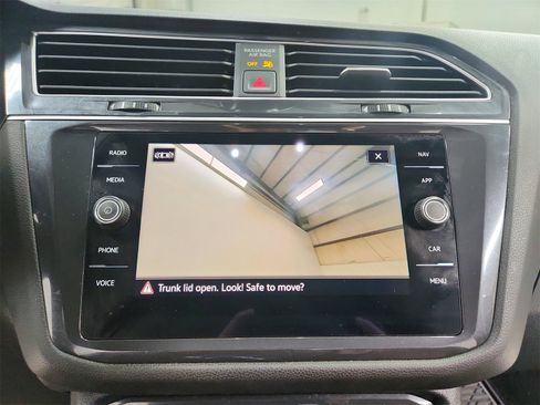 Used 2024 Volkswagen Tiguan SEL R-Line image 31