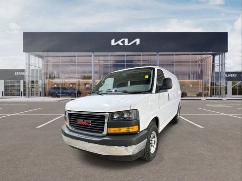 Used 2024 GMC Savana 2500 w/ Driver Convenience Package image 4