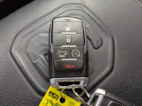 Used 2020 RAM 1500 Laramie AWD/4WD image 28