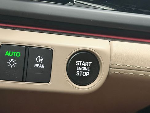Certified 2024 Porsche Panamera image 16