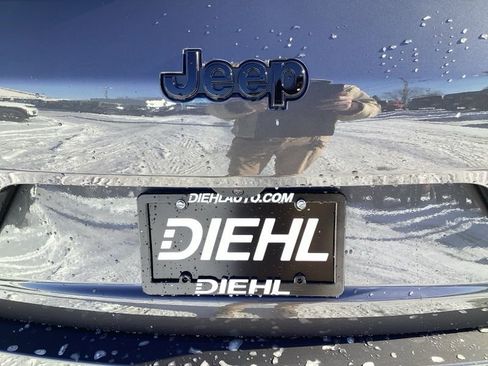 New 2025 Jeep Grand Cherokee L Limited w/ Black Appearance Package AWD/4WD image 11