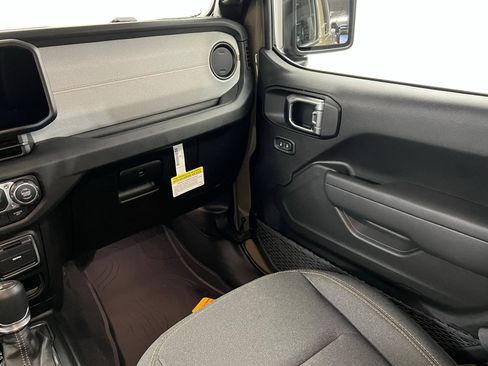 New 2025 Jeep Gladiator Sport image 10