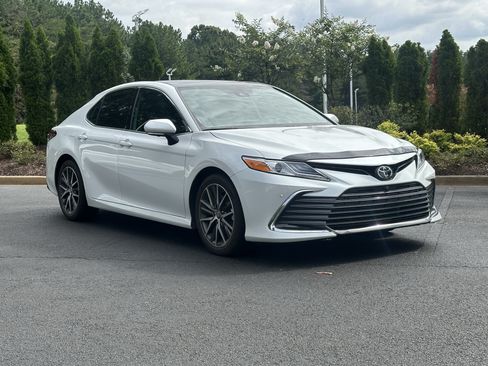 Used 2024 Toyota Camry XLE w/ Navigation Package FWD image 2
