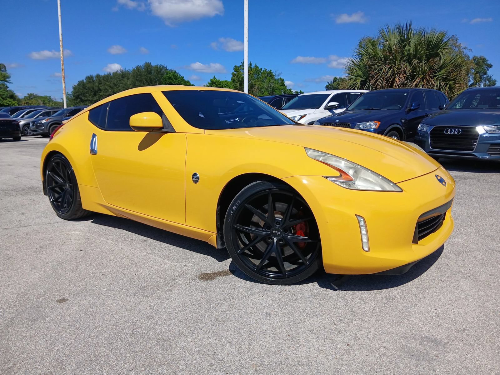 Used 2017 Nissan 370Z Coupe RWD image 1