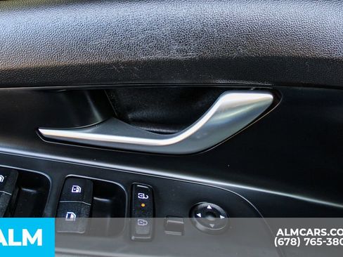 Used 2024 Hyundai Elantra SEL image 39