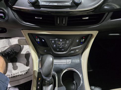 Used 2017 Buick Envision Essence image 37