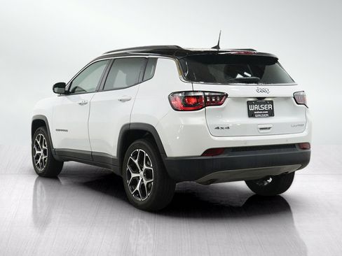 Used 2024 Jeep Compass Limited w/ Sun and Sound Group AWD/4WD image 3
