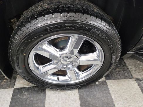 Used 2014 Chevrolet Suburban LTZ image 33