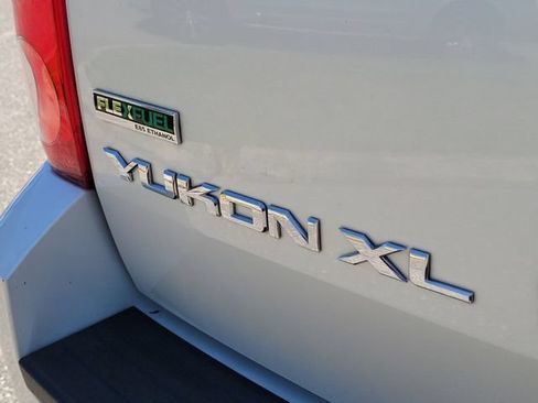 Used 2012 GMC Yukon XL SLT w/ SLT-2 Equipment Package RWD image 7