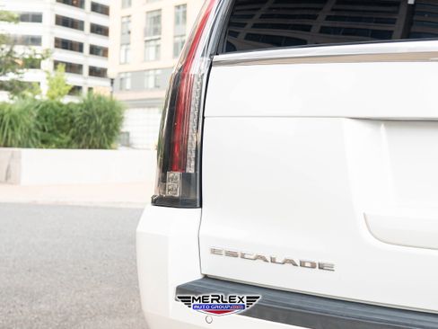 Used 2019 Cadillac Escalade ESV Platinum image 46