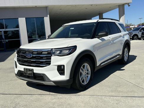 New 2025 Ford Explorer Active w/ Active Comfort Package image 3