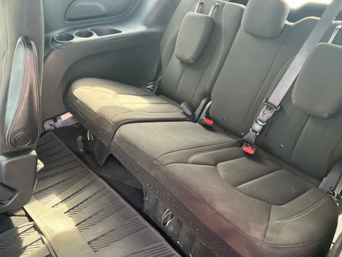 Used 2021 Chrysler Pacifica Touring w/ S Appearance Package FWD image 34