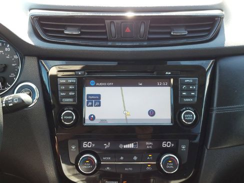 Used 2017 Nissan Rogue SL w/ SL Premium Package image 13