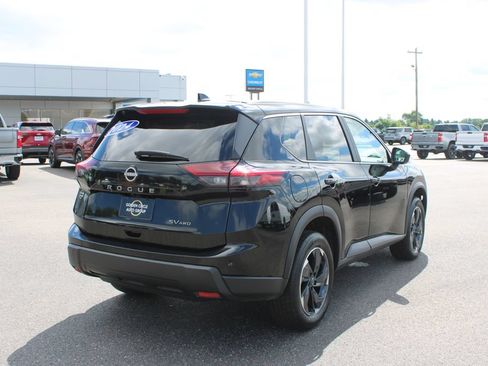 Used 2024 Nissan Rogue SV AWD/4WD image 9