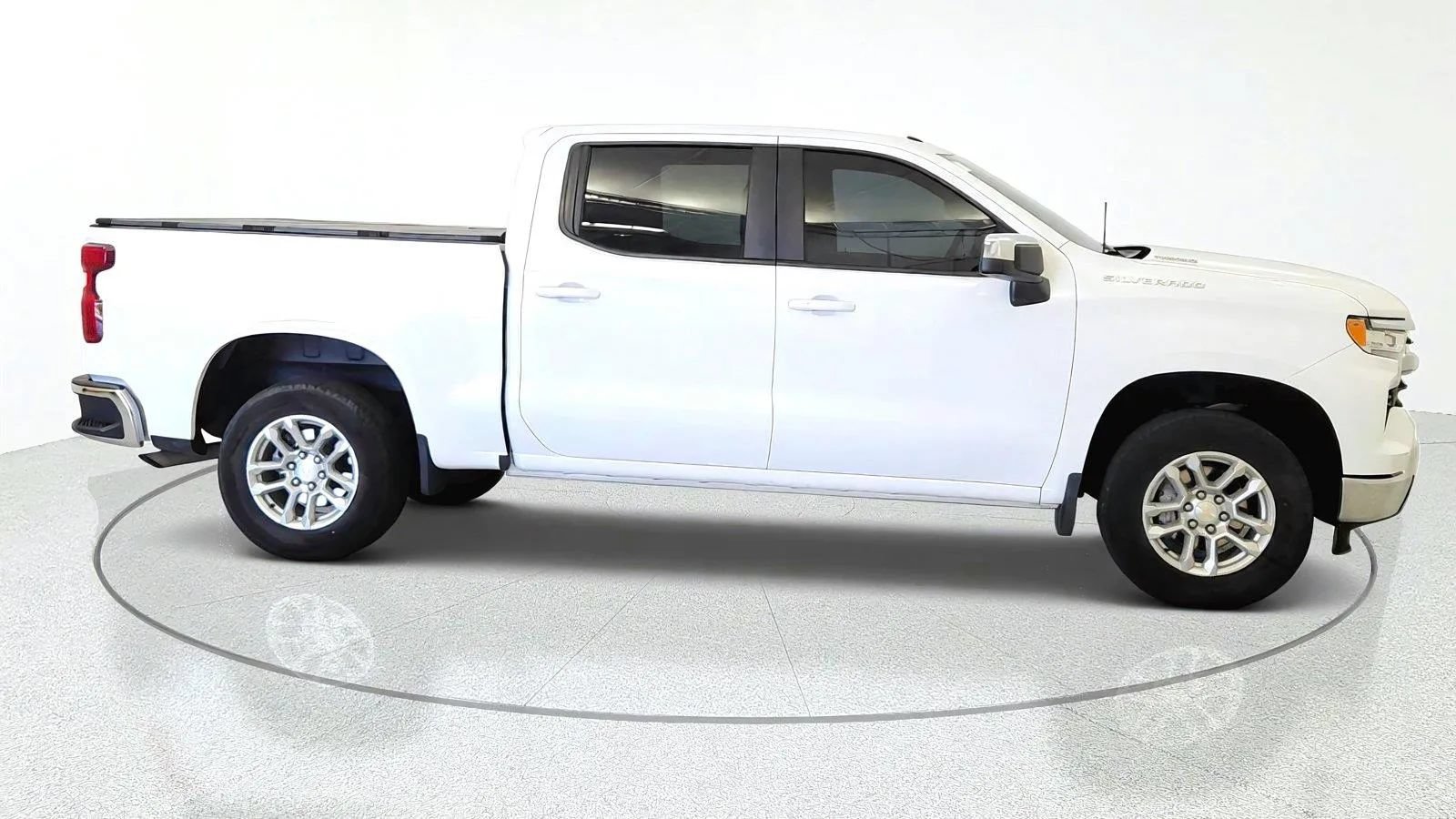Used 2024 Chevrolet Silverado 1500 LT AWD/4WD image 10