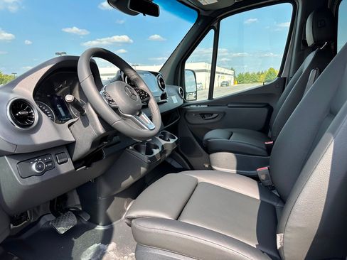 Certified 2024 Mercedes-Benz Sprinter 2500 image 9