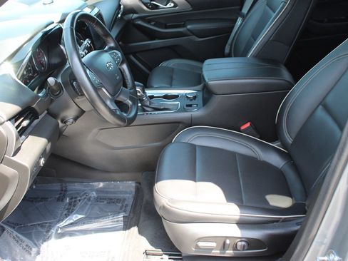 Used 2023 Chevrolet Traverse Premier w/ Redline Edition FWD image 11