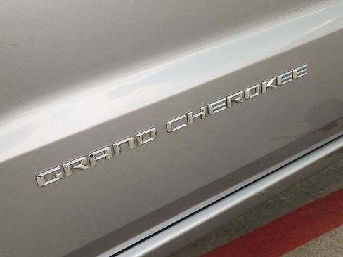 Used 2015 Jeep Grand Cherokee Overland AWD/4WD image 32