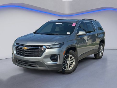 Used 2023 Chevrolet Traverse LT w/ LPO, Cargo Package AWD/4WD image 2