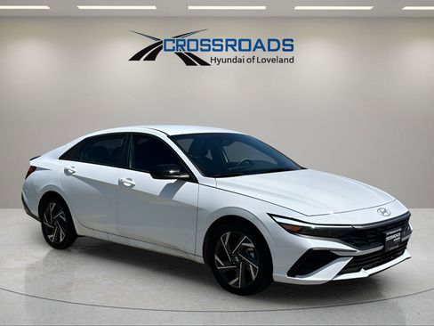 Used 2025 Hyundai Elantra Sport image 3