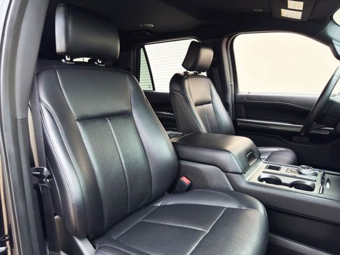 Used 2019 Ford Expedition XLT w/ Equipment Group 202A RWD image 35